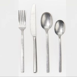 Satin 16-piece flatware set. Service for 4.